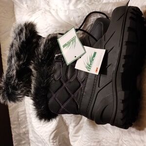 Itasca Girl's Black and Purple Quilted Winter Boots.